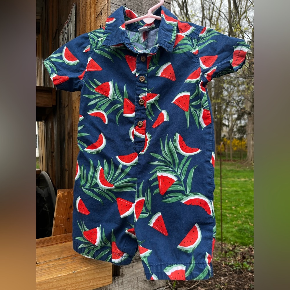 Old Navy Watermelon Print Navy Blue Romper
cotton Button down 12-18 months